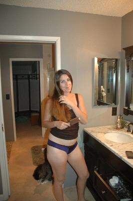 NICE WIFE poses in her undies