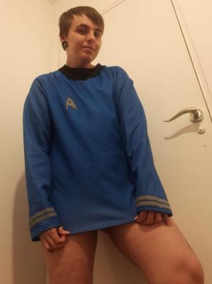 Der nerdige FTM RyanRascal verkleidet als Spock