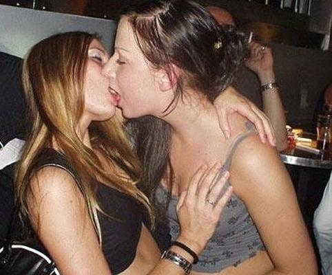 Girls Kissing Girls