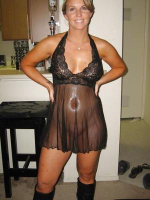 Thick Amateur Oiled Wife Nude - For Reposting