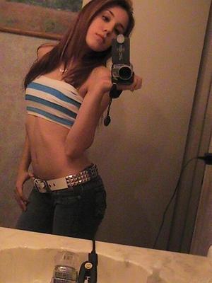 Wunderschöne Teenie-Selfshots. Wirklich schöner Körper