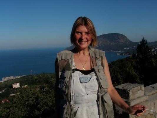 Femme russe en vacances à la mer Noire