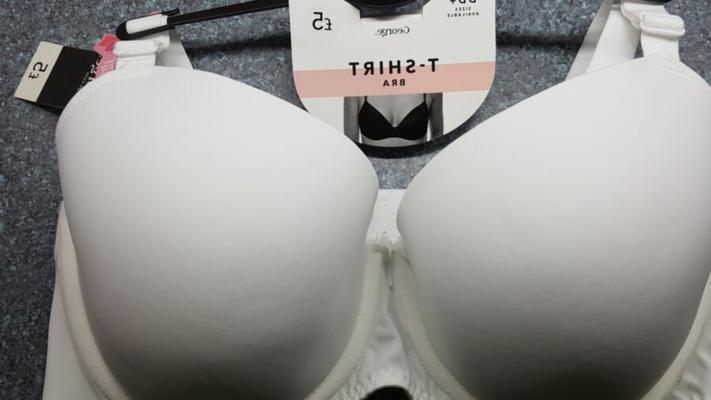 Le nouveau soutien-gorge de ma femme