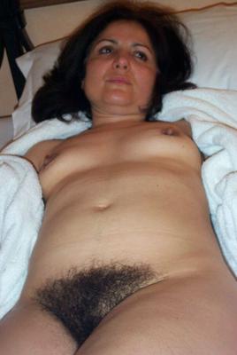 HAIRY TURKISH MOM