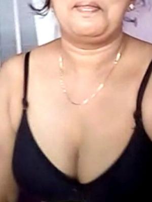 Indian Aunt flashes her tits