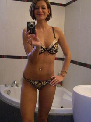 Amazing Skinny MILF Doing Selfies