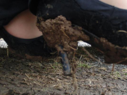 Ex puta abusando de sus tacones de puta y lamiéndolos hasta dejarlos limpios