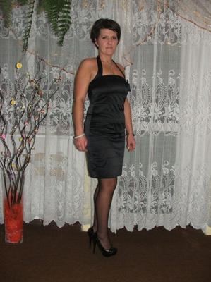 Sandra – polnische Amateur-MILF in Strümpfen