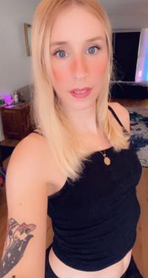 Gorgeous trans girl I really want to cum in .