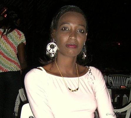 Kenia - prostituta masai alta follada en un bungalow