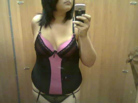 Curvy and cute emo does some selfshots