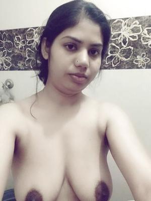 Petite amie indienne nue 2