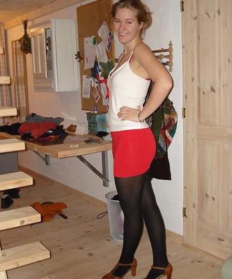 Echter Amateur-Teenager in Nylon zu Hause