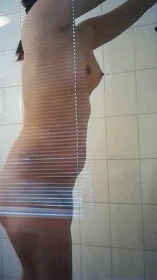 Hermosa verdadera amateur ducha espía chica