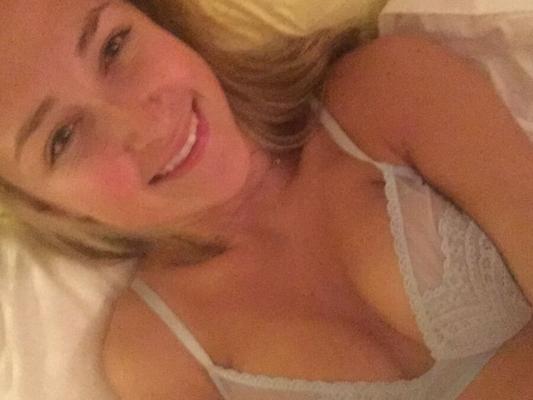 Adorable blonde selfie fille chaude nue faite maison