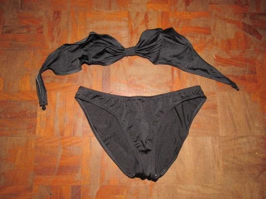 Bikini bandeau negro cumple con mis tijeras