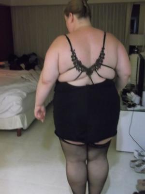 British BBW Naomi spread for all to see