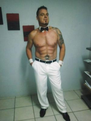 DISFRAZADO PARA HALLOWEEN COMO MAGIC MIKE...