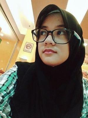 Amateur hijab teen nude works at KFC