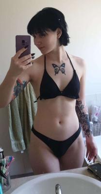 Thin goth gf shares her nudes