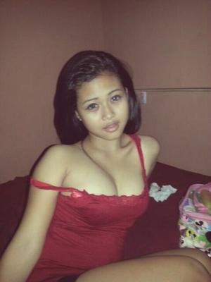 Teen Manisha aus Nepal posiert nackt