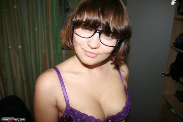 AMATEUR WIFE IN GLASSES SEXLIFE