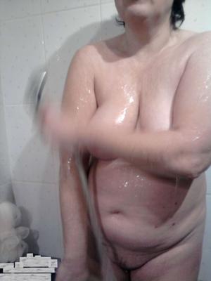 moi (Anna) dans la salle de bain