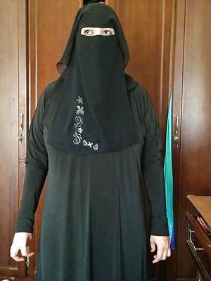 Muçulmana iemenita Niqabi Hotwife com seu marido corno - Amador