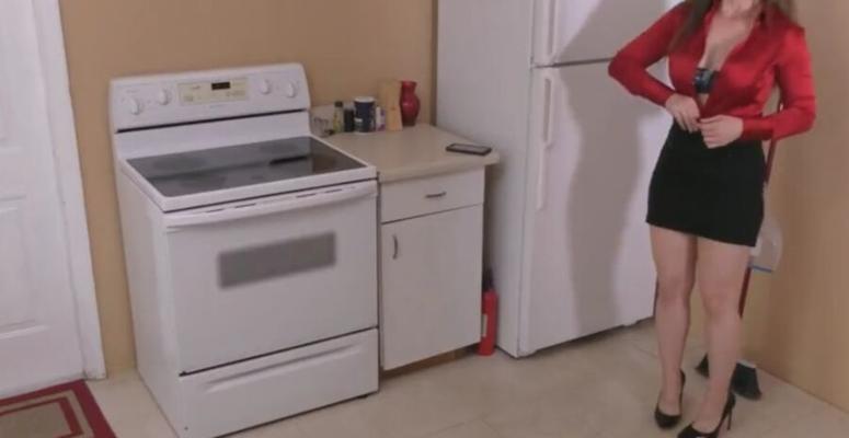 Intruso faz dona de casa se despir na cozinha