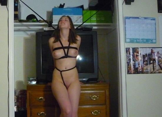 Amateur girlfriend Brooke tied up & vibrated