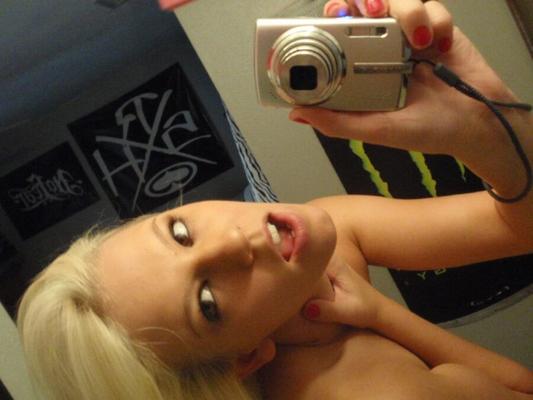 Blond Bitch Teen Selfies