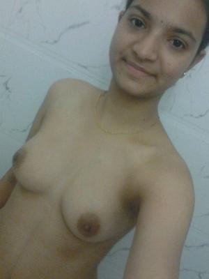 Adolescente india expuesta desnuda