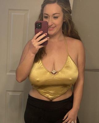 Sexy wife loves to pose and show off her big tits