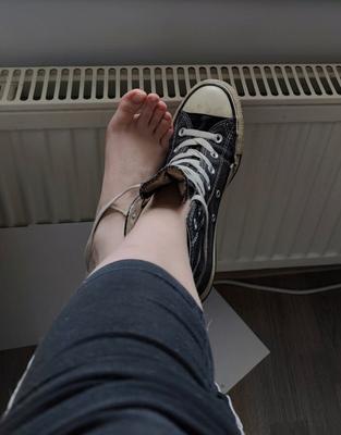 Pieds et Converse