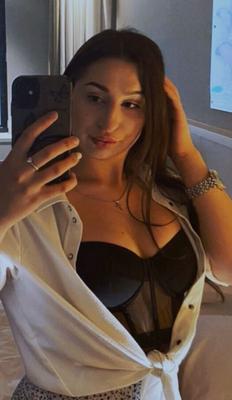 Fille ukrainienne aux gros seins naturels