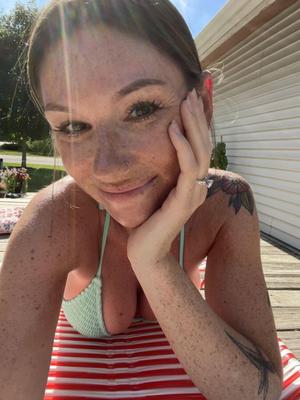 Freckled pregnant babe