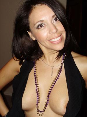 La MILF amateur Jennifer muestra sus grandes tetas