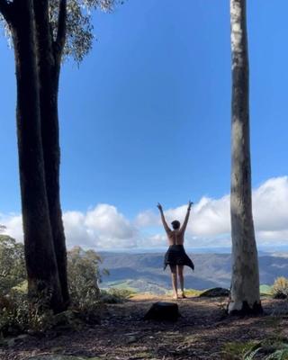 Partie de la fille australienne Tami