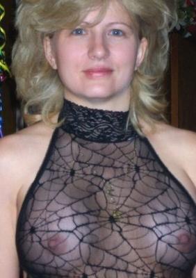 Rubia con tetas duras y turgentes