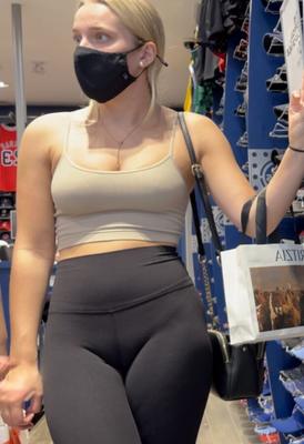 Candid Leggings Pussy Shots