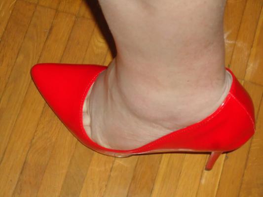 Red heels and flashing