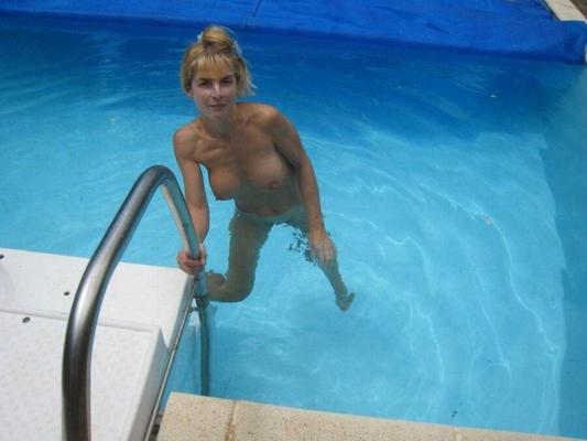 Vieja rubia, Brincando na piscina