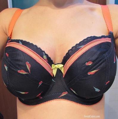 Nicole - Soutien-gorge aux gros seins