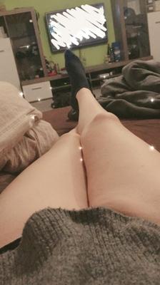 No pants needed in bed (Teasing Selfies)