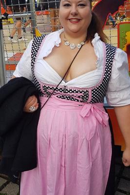 Puta gorda meli en dirndl