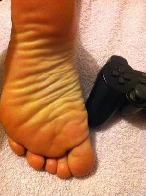 her soles ready to play