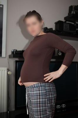 Ma femme enceinte à la maison... nue