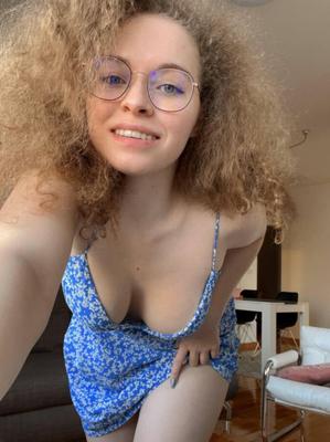 Beneficial_Dinner hot curly hair lady from reddit