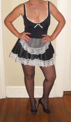 Halloween-Anprobe mit French Maid