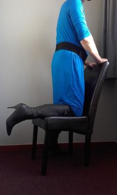 ich in einem blauen Kleid